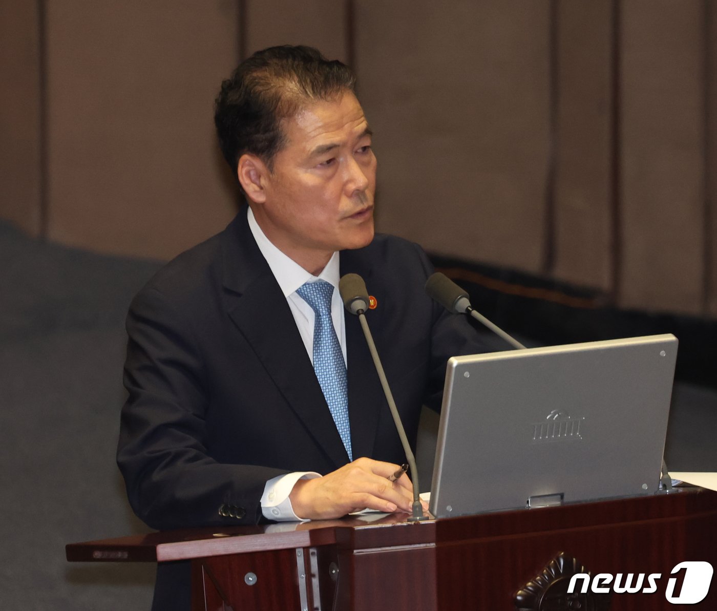 본문 이미지 - 김영호 통일부 장관이 5일 오후 서울 여의도 국회에서 열린 정치분야 대정부질문에서 권성동 국민의힘 의원의 질의에 답변하고 있다. 2023.9.5/뉴스1 ⓒ News1 송원영 기자