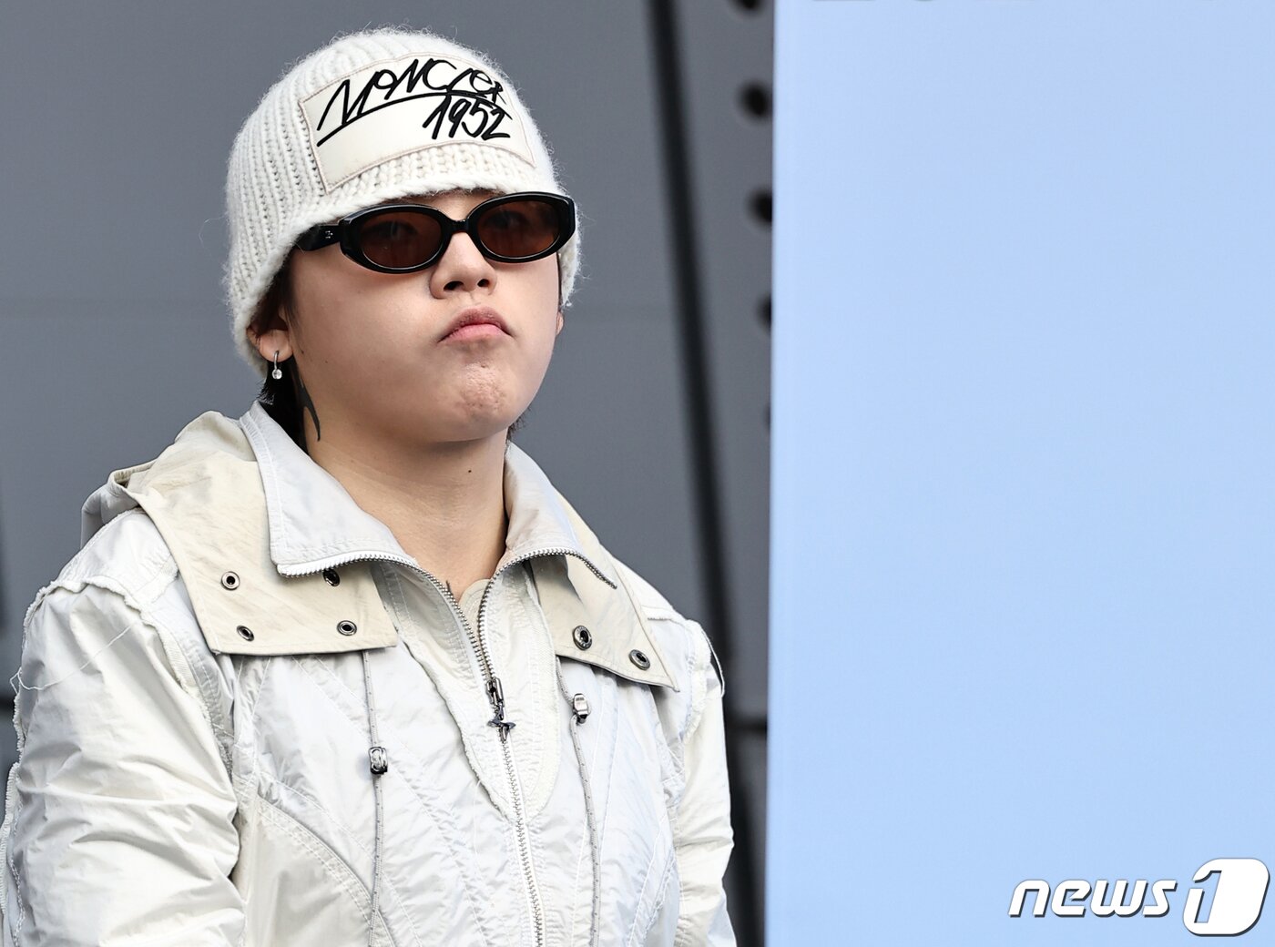 본문 이미지 - 장제원 국민의힘 의원의 아들 랩퍼 노엘이 5일 서울 중구 동대문 DDP에서 열린 ‘2024 S/S 서울패션위크’ 비엘알&#40;BLR&#41; 컬렉션에 참석하고 있다. 2023.9.5/뉴스1 ⓒ News1 김진환 기자