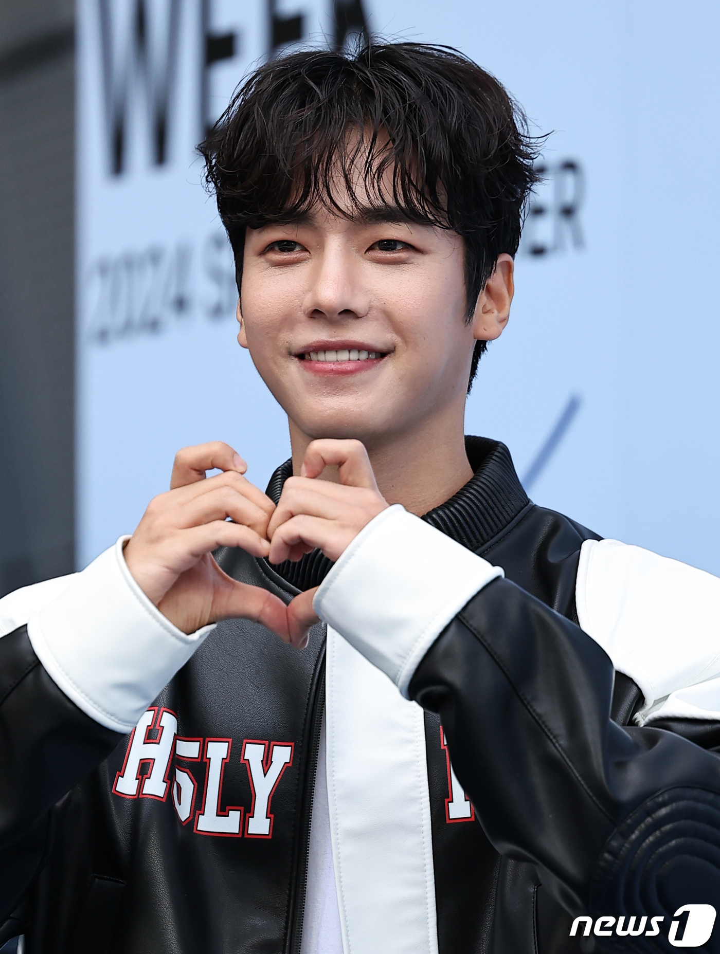 (서울=뉴스1) 김진환 기자 = 배우 문지후가 5일 서울 중구 동대문 DDP에서 열린 ‘2024 S/S 서울패션위크’ 홀리넘버세븐(HOLYNUMBER7) 컬렉션에 참석해 포즈를 취 …