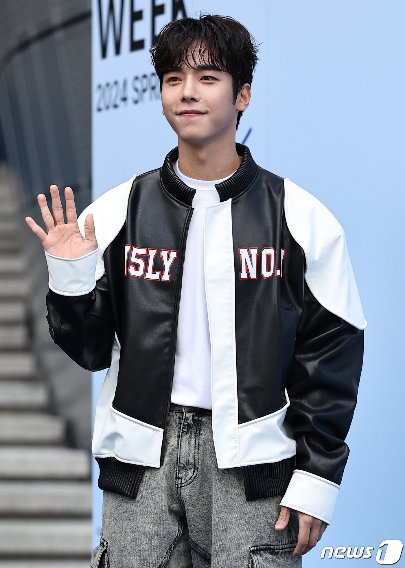 (서울=뉴스1) 김진환 기자 = 배우 문지후가 5일 서울 중구 동대문 DDP에서 열린 ‘2024 S/S 서울패션위크’ 홀리넘버세븐(HOLYNUMBER7) 컬렉션에 참석해 포즈를 취 …