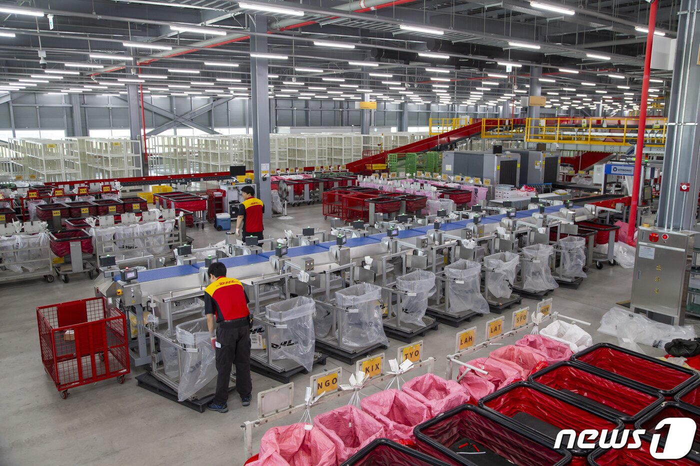 본문 이미지 - DHL 인천게이트웨이 자동화물 분류 설비(DHL익스프레스코리아 제공)