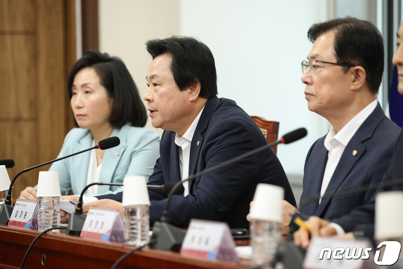 (서울=뉴스1) 이승배 기자 = 강기윤 국민의힘 국회 보건복지위원회 간사가 6일 오전 서울 여의도 국회에서 열린 백신피해보상 당·정 협의회에서 발언하고 있다. 2023.9.6/뉴스 …