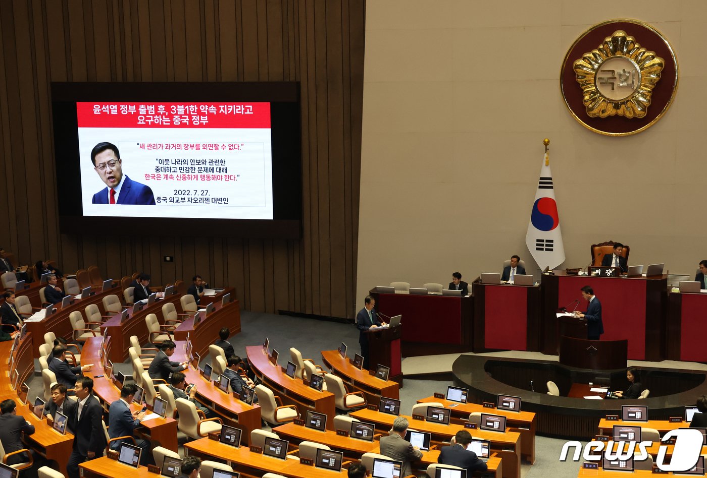 본문 이미지 - 한덕수 국무총리가 6일 오후 서울 여의도 국회 본회의장에서 열린 외교·통일·안보분야 대정부질문에서 성일종 국민의힘 의원의 질의에 답변하고 있다. 2023.9.6/뉴스1 ⓒ News1 송원영 기자