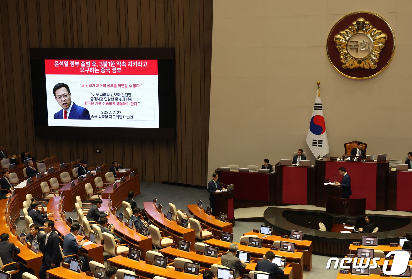 한덕수 국무총리가 6일 오후 서울 여의도 국회 본회의장에서 열린 외교·통일·안보분야 대정부질문에서 성일종 국민의힘 의원의 질의에 답변하고 있다. 2023.9.6/뉴스1 ⓒ News1 송원영 기자