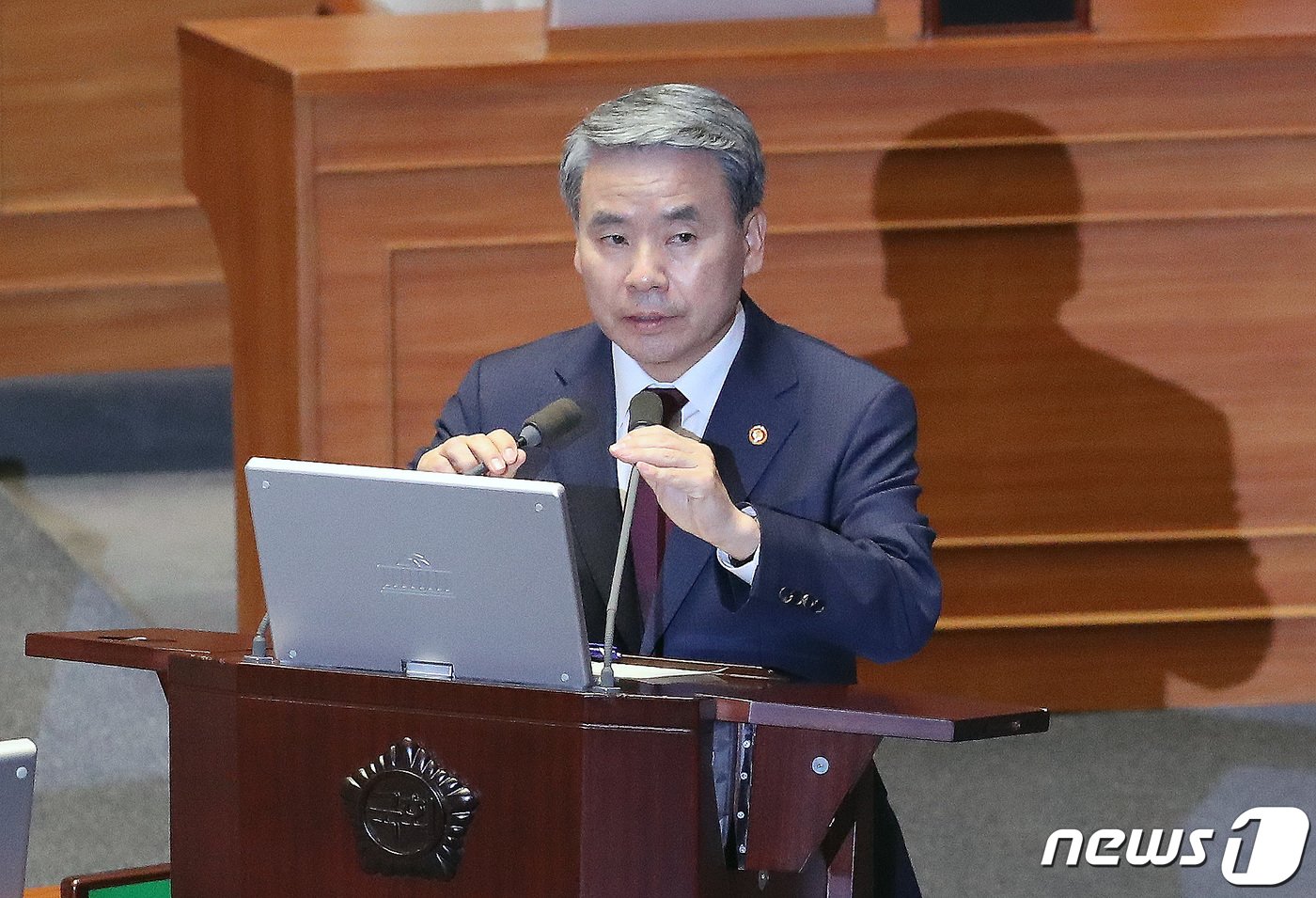본문 이미지 - 이종섭 국방부 장관이 6일 서울 여의도 국회에서 열린 제410회 국회(정기회) 제3차 본회의 외교·통일·안보 분야 대정부질문에서 성일종 국민의힘 의원의 질문에 답하고 있다. 2023.9.6/뉴스1 ⓒ News1 임세영 기자