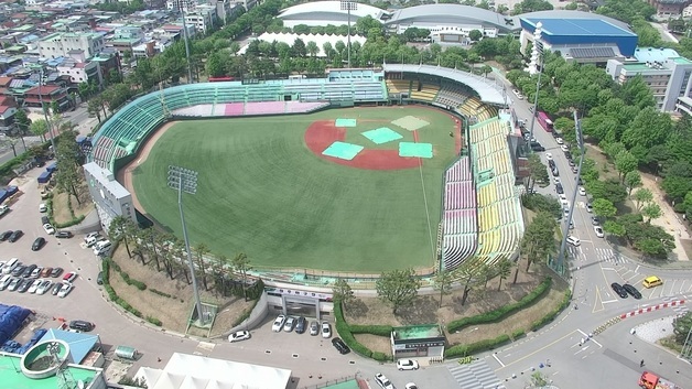 청주시 5만석 돔구장 유치 추진…이범석 시장 "구체 방안 마련"