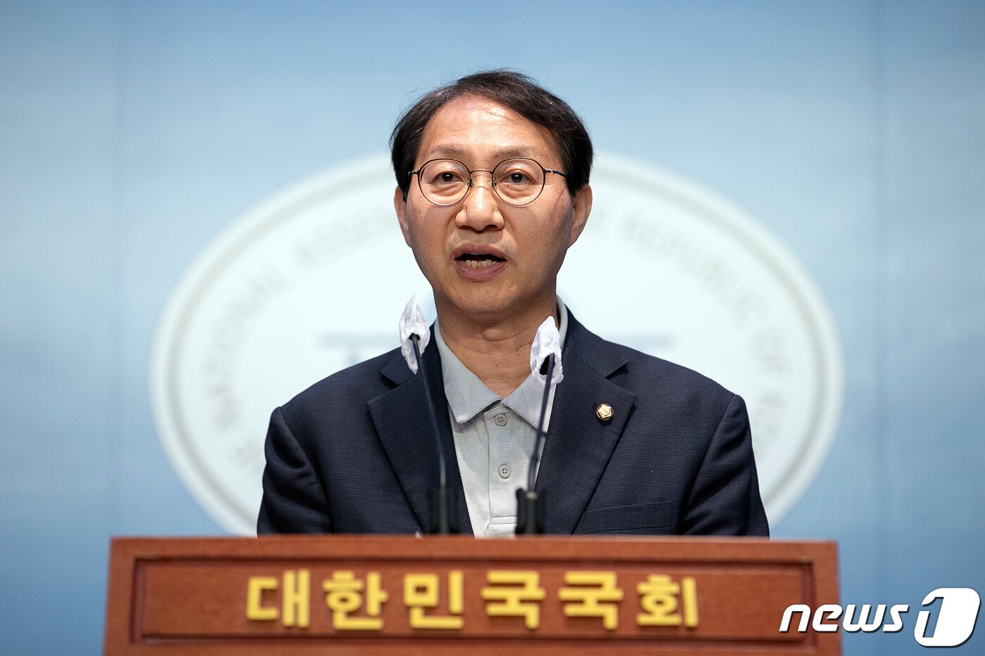 본문 이미지 - 김성주 더불어민주당 정책위 수석부위원장이 6일 오후 서울 여의도 국회 소통관에서 박민식 국가보훈부 장관 허위 발언 관련 사퇴 촉구 기자회견을 하고 있다. 2023.9.6/뉴스1 ⓒ News1 이승배 기자