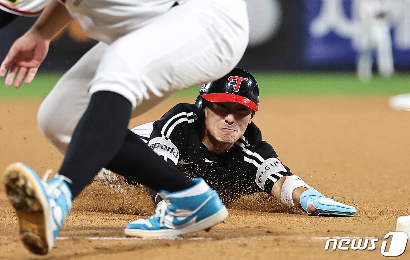 본문 이미지 - 올 시즌 LG에서 알토란 같은 활약을 펼친 신민재. ⓒ News1 김진환 기자