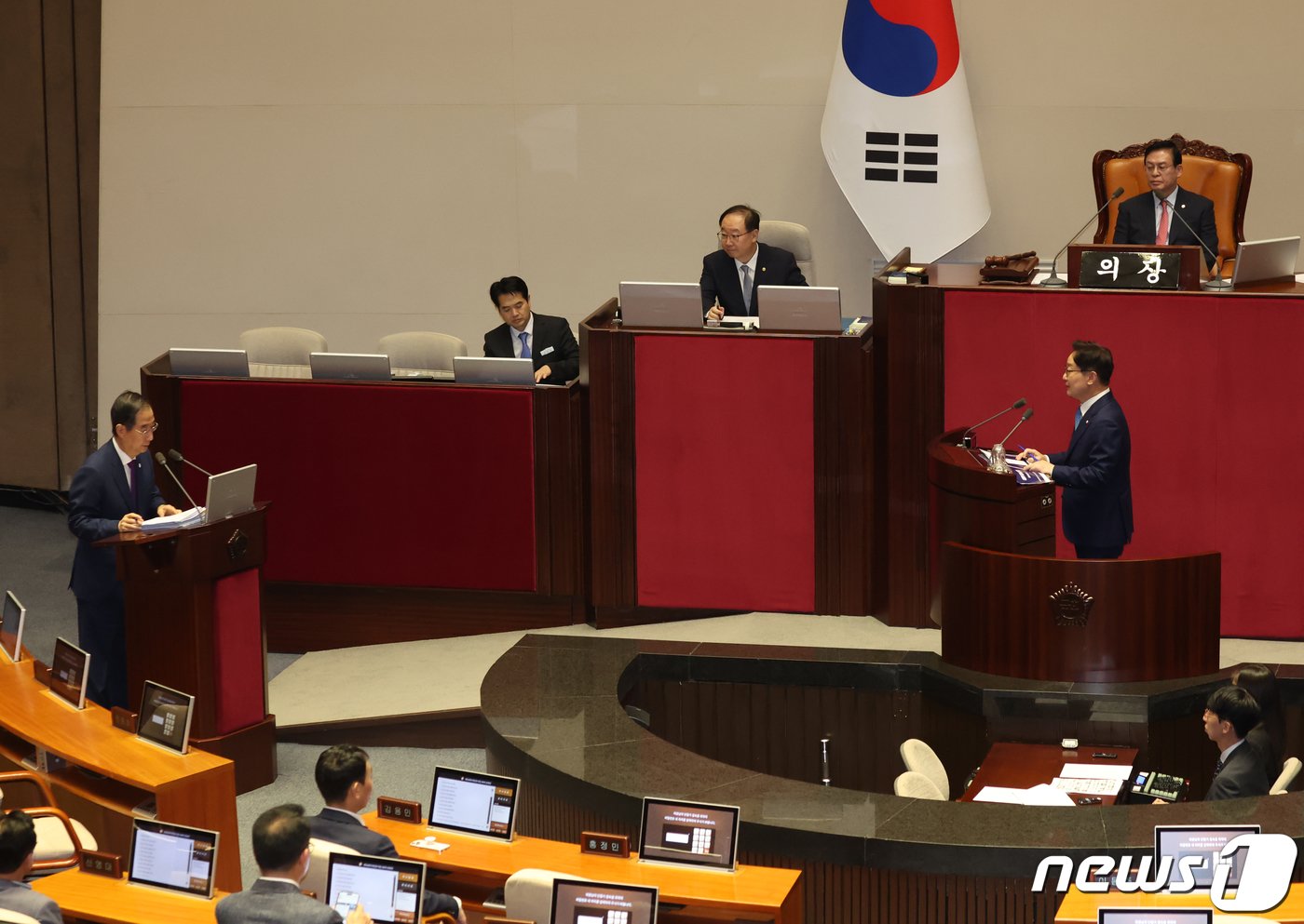 본문 이미지 - 박범계 더불어민주당 의원이 7일 오후 서울 여의도 국회에서 열린 경제분야 대정부질문에서 한덕수 총리에게 질의를 하고 있다. 2023.9.7/뉴스1 ⓒ News1 송원영 기자