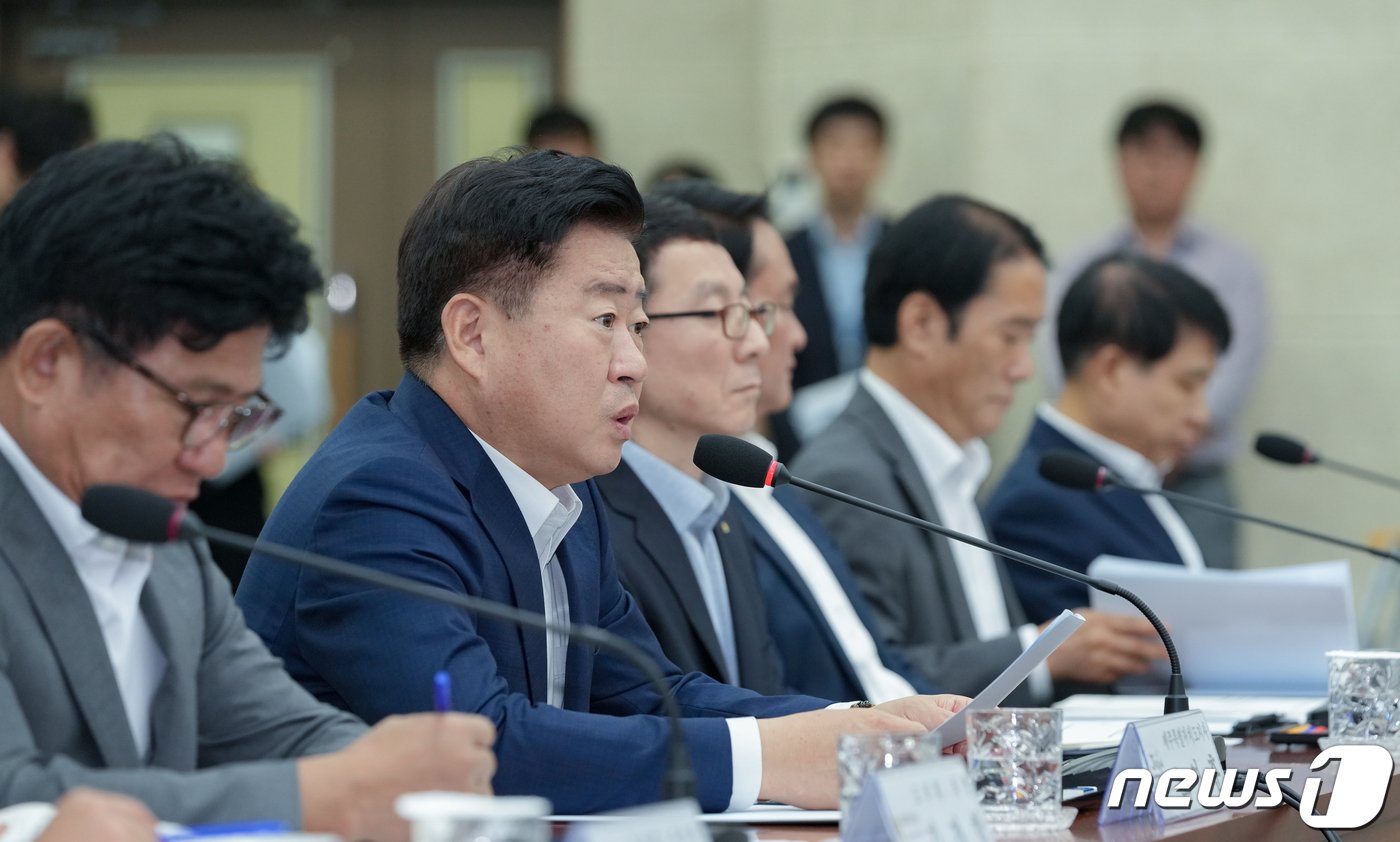 본문 이미지 -  오영훈 제주지사가 7일 제주도청에 진행한 &#39;제주도-더불어민주당 예산정책협의회&#39;에서 제주 현안 해결을 위한 협력을 요청하고 있다.&#40;제주도청 제공&#41;/뉴스1