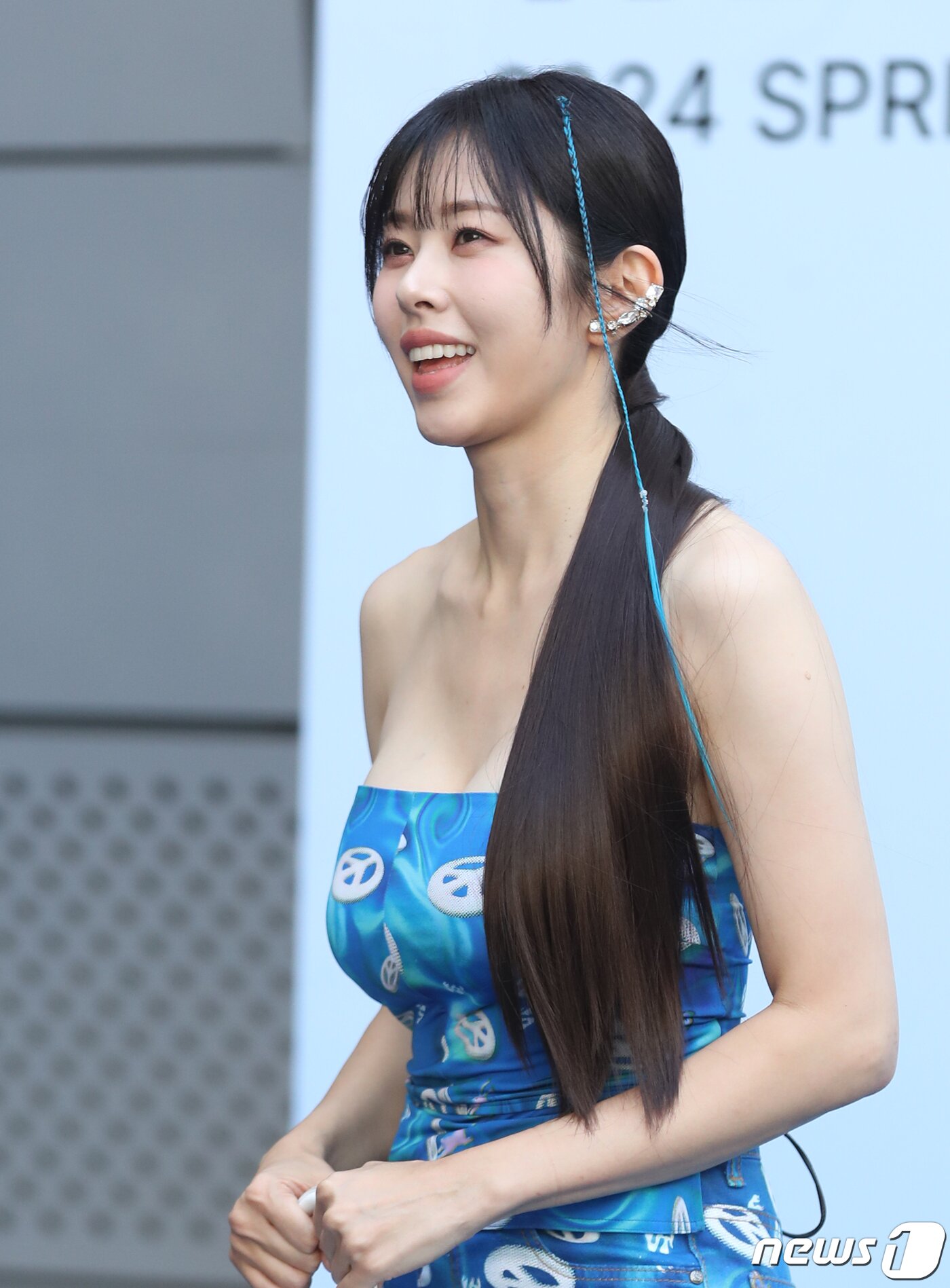 본문 이미지 - 방송인 서동주가 8일 서울 중구 동대문 DDP에서 열린 ‘2024 S/S 서울패션위크’ 비건타이거 컬렉션에 참석하고 있다. ⓒ News1 권현진 기자