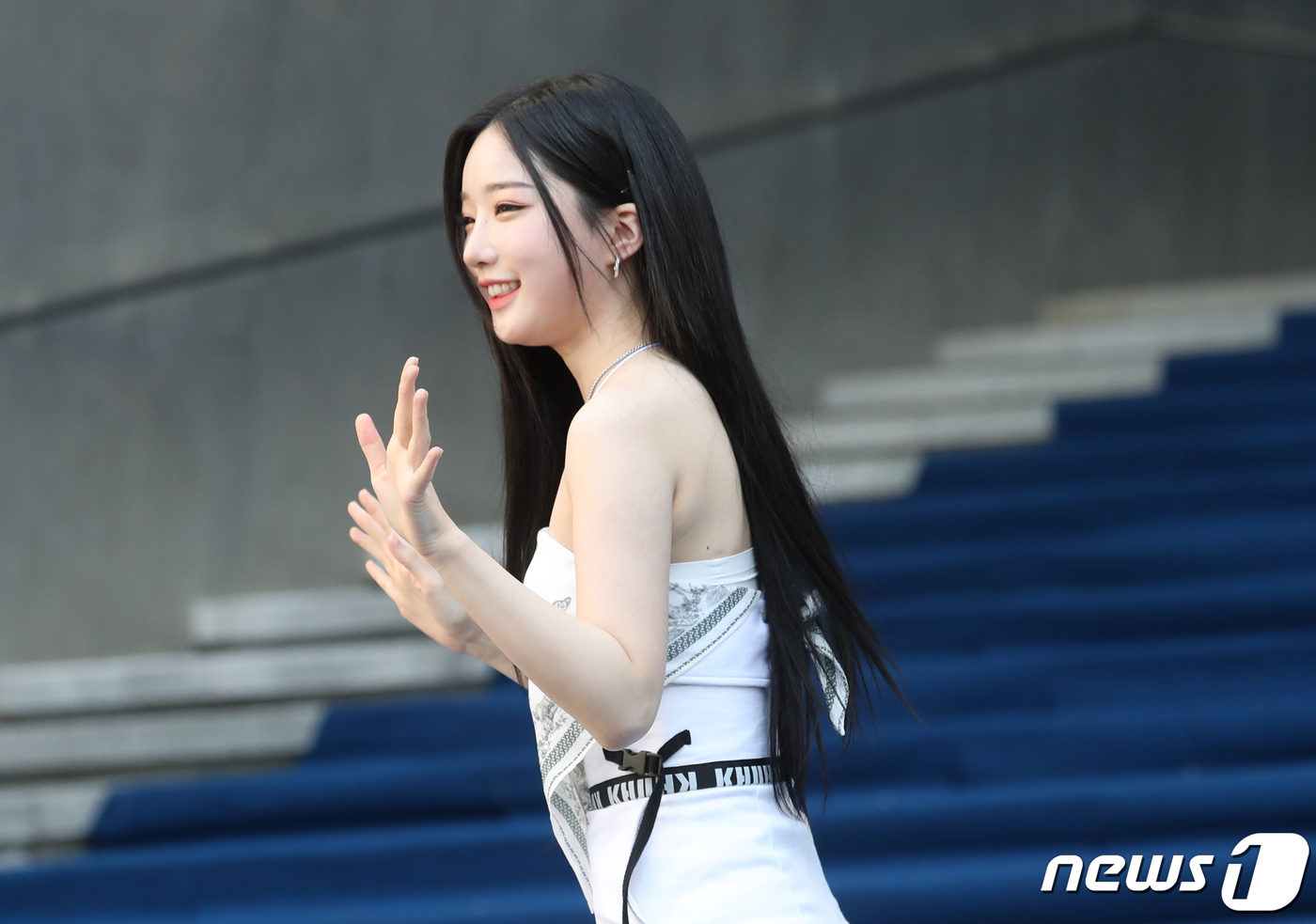 (서울=뉴스1) 권현진 기자 = 트리플에스 유연이 8일 서울 중구 동대문 DDP에서 열린 ‘2024 S/S 서울패션위크’ 곽현주 컬렉션에 참석하고 있다. 2023.9.8/뉴스1