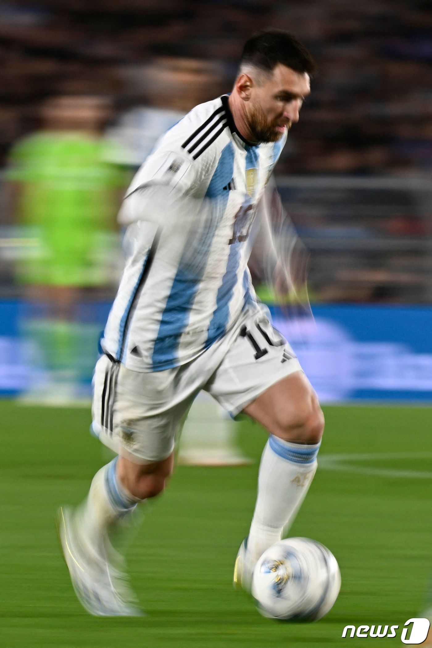 (부에노스아이레스 AFP=뉴스1) 우동명 기자 = 아르헨티나의 리오넬 메시가 7일(현지시간) 부에노스아이레스 에스타디오 모누멘탈에서 열린 2026 북중미 월드컵 남미 예선 1차전 …