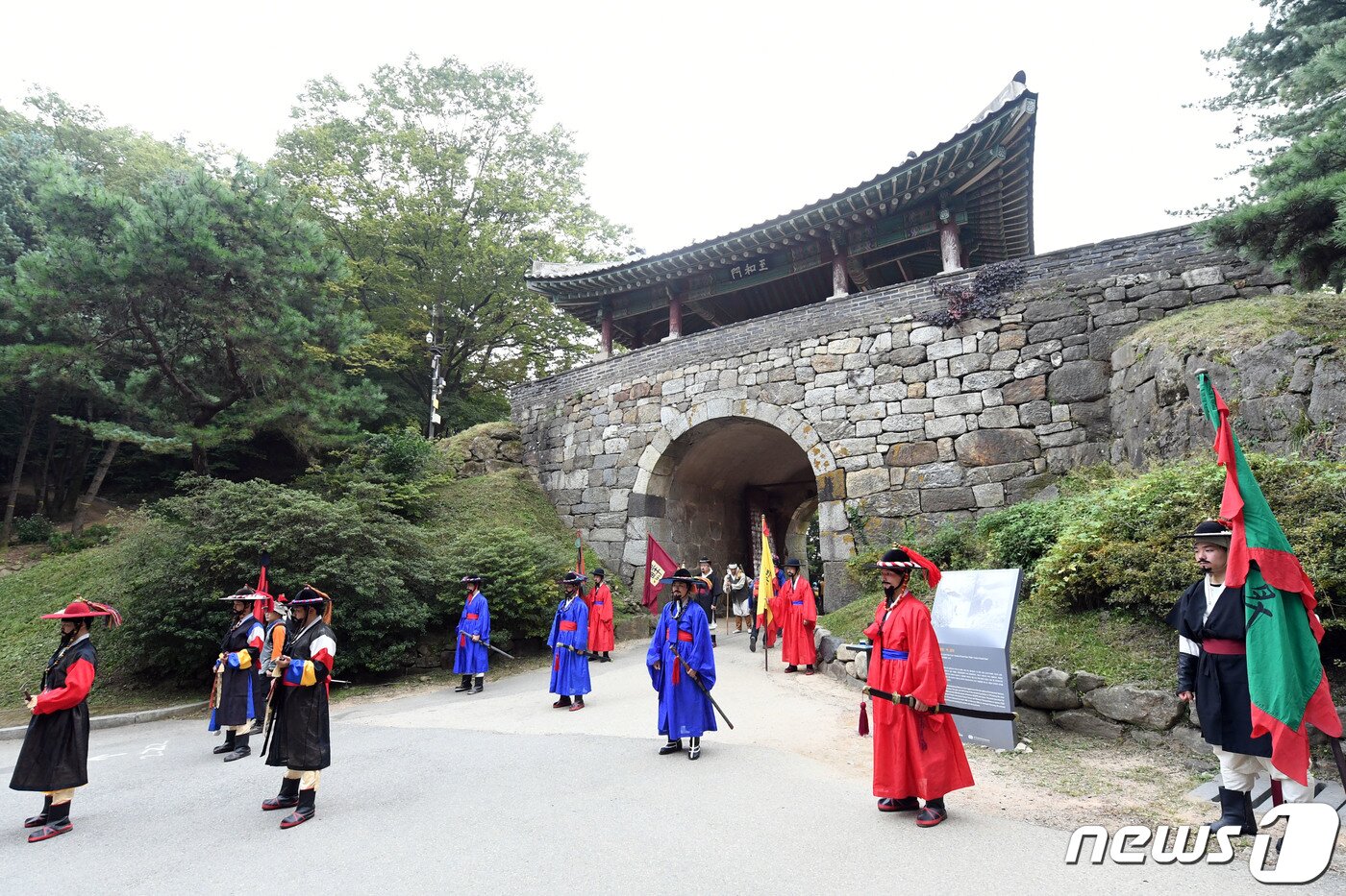 본문 이미지 - 광주시가 코로나19 등으로 중단된 지 5년만에 남한산성이 품고 있는 호국의 역사와 문화를 알리기 위해 오는 15일부터 17일까지 제28회 남한산성문화제를 개최한다.(광주시 제공) ⓒ News1 김평석 기자