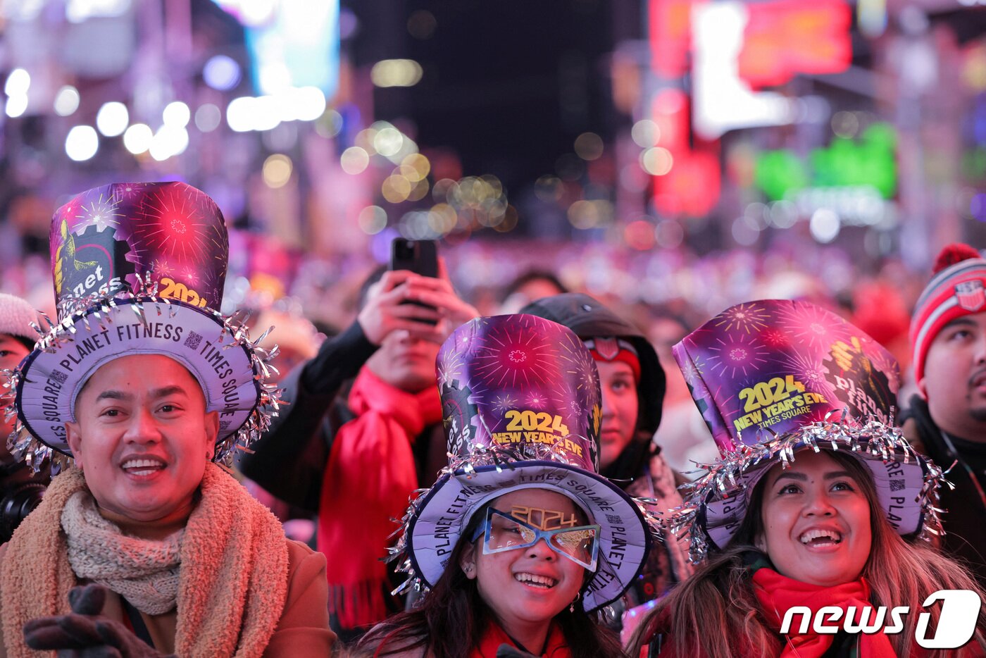 본문 이미지 - 지난달 31일(현지시간) 2024년 새해를 앞두고 미국 뉴욕 타임스퀘어에서 신년맞이 행사가 진행되고 있다. ⓒ 로이터=뉴스1 ⓒ News1 이유진 기자