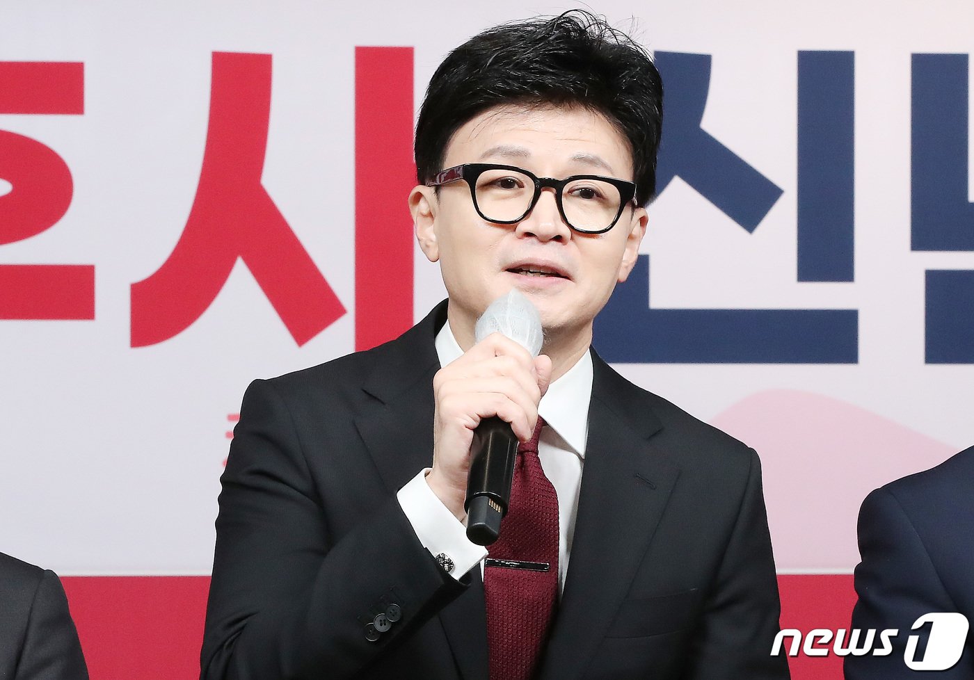 본문 이미지 - 한동훈 국민의힘 비상대책위원장이 1일 오전 서울 여의도 국민의힘 중앙당사에서 열린 2024년 신년인사회에서 인사말을 하고 있다. 2024.1.1/뉴스1 ⓒ News1 임세영 기자