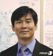 본문 이미지 - 이효철 IBS 첨단 반응동역학 연구단장. /뉴스1