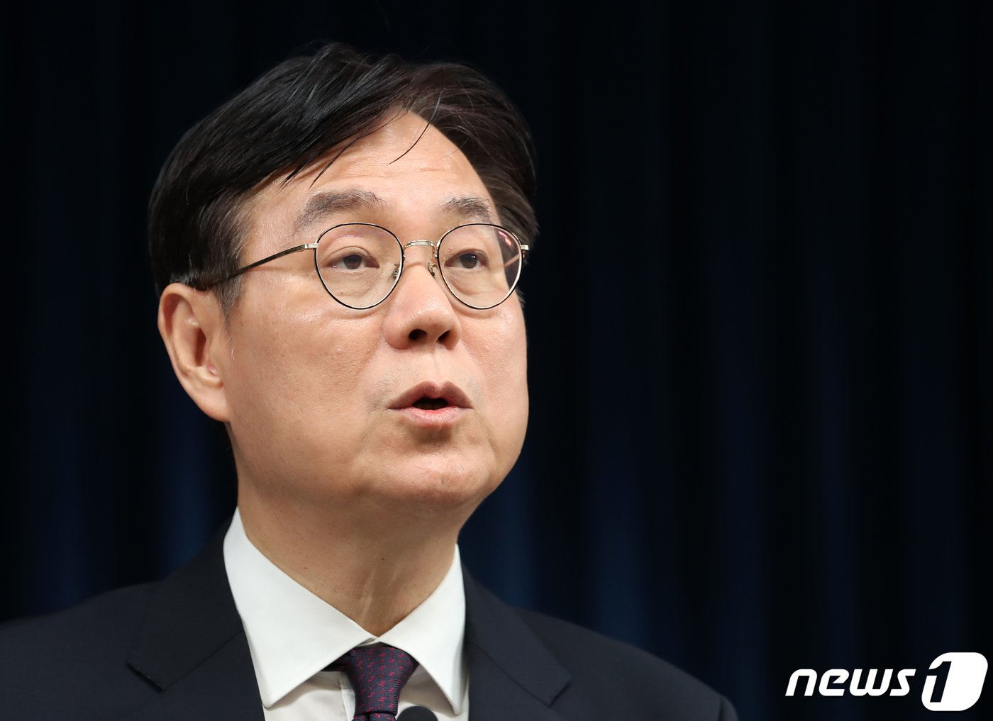 본문 이미지 - 이관섭 대통령 비서실장이 10일 용산 대통령실 청사 브리핑룸에서 정무직 인선 결과를 발표하고 있다. 2024.1.10/뉴스1 ⓒ News1 오대일 기자