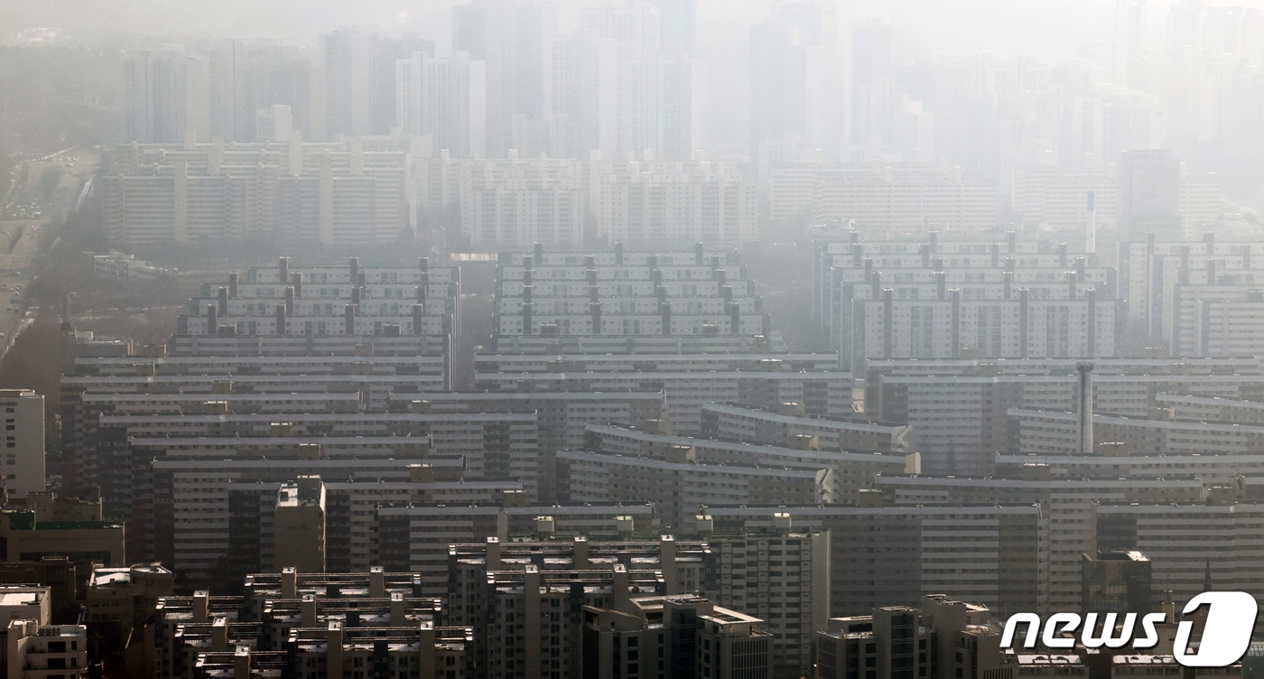 (서울=뉴스1) 황기선 기자 = 정부가 도심공급 확대를 위해 향후 4년간 95만 가구를 정비하면서 재건축·재개발 속도를 높인다.10일 정부의 '주택공급 확대 및 건설경기 보완방향' …