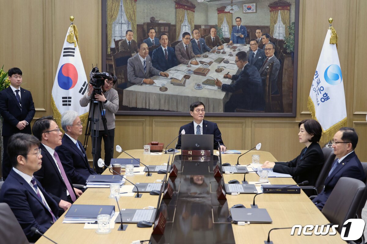 이달 한국은행에서 열린 새해 첫 금융통화위원회 본회의 (자료사진) /뉴스1