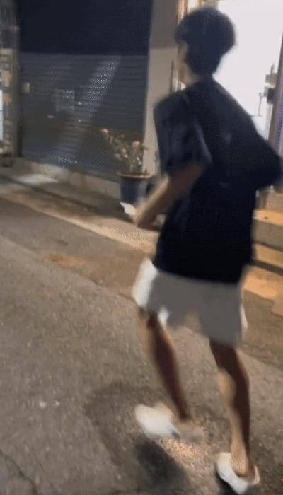 본문 이미지 - 2억뷰를 기록한 슬릭백 영상. (틱톡 갈무리)