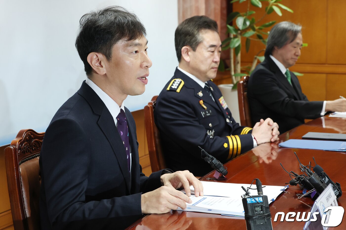 본문 이미지 - 이복현 금융감독원장이 11일 오전 서울 영등포구 여의도 금융감독원에서 열린 '민생 침해 보험사기 및 불법개설 요양기관 범죄 척결을 위한 금융감독원·경찰청·국민건강보험공단 업무협약식'에서 모두발언을 하고 있다. 2024.1.11/뉴스1 ⓒ News1 민경석 기자