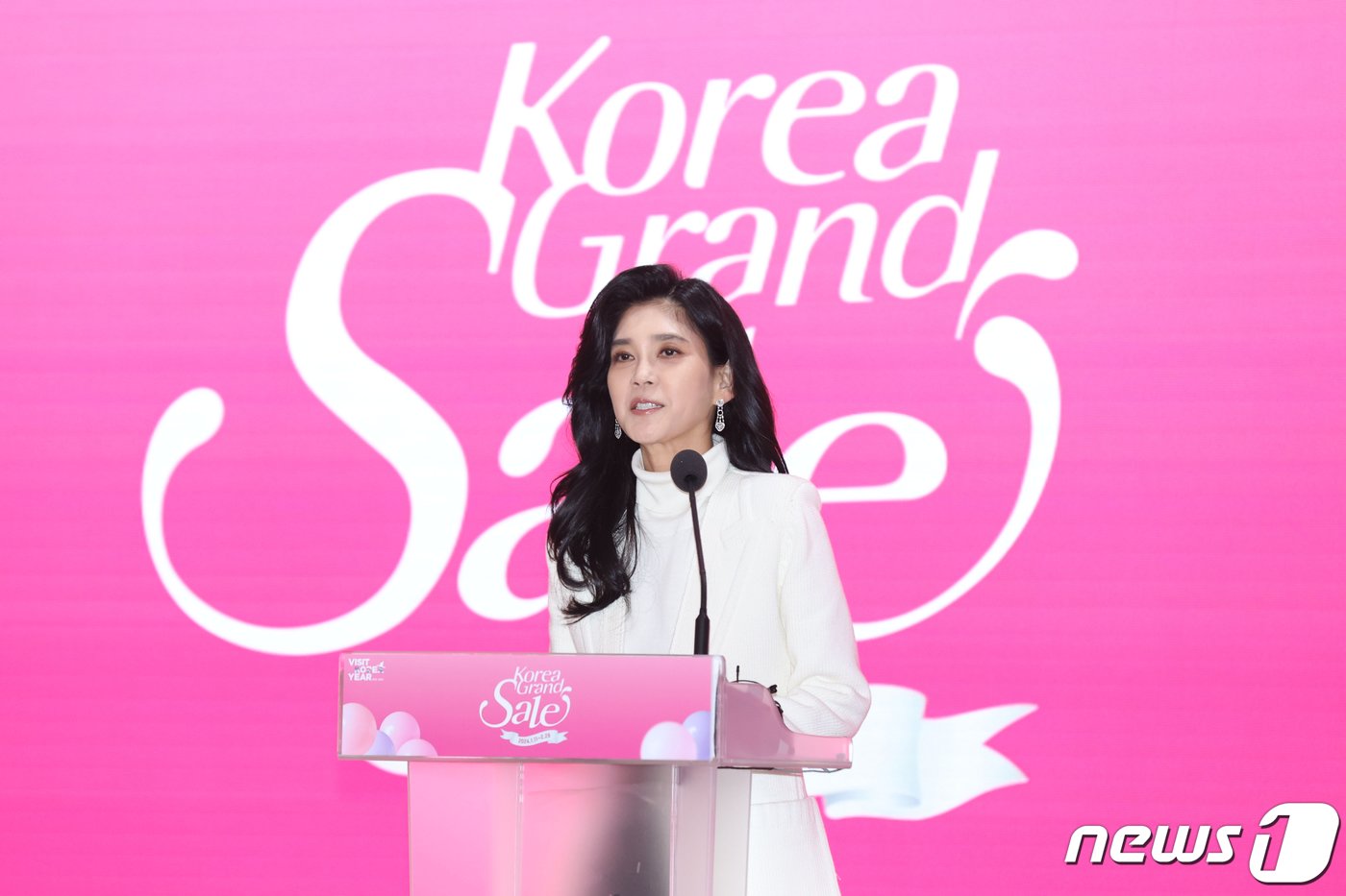 본문 이미지 - 이부진 한국방문의해 위원장이 11일 서울 중구 온드림 소사이어티에서 열린 '2024 코리아그랜드세일 개막식'에서 인사말을 하고 있다. (공동취재) 2024.1.11/뉴스1 ⓒ News1 박정호 기자