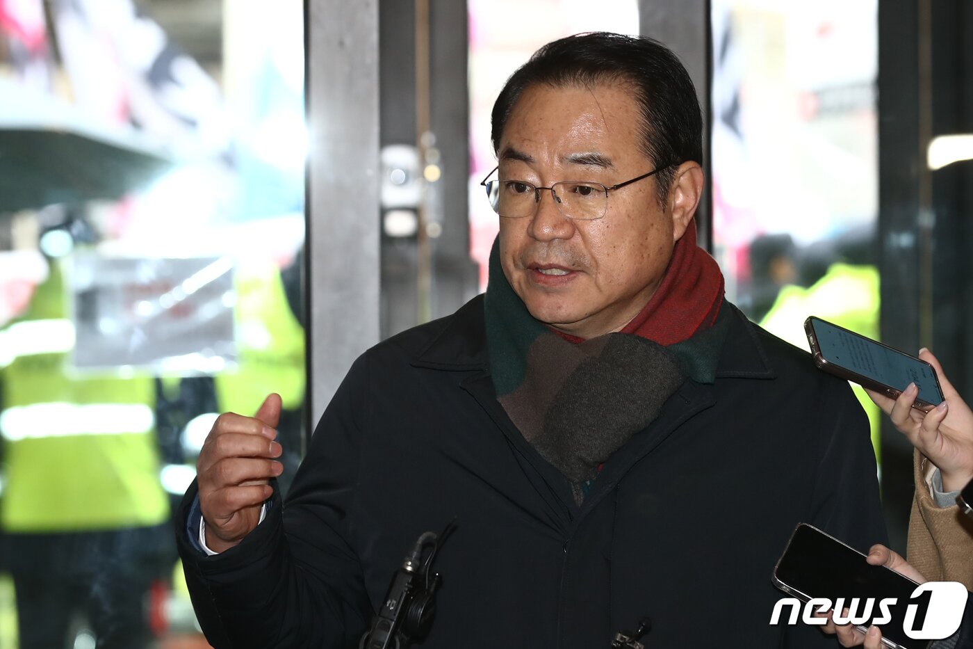 본문 이미지 - 정영환 국민의힘 공천관리위원장이 11일 오후 서울 여의도 당사로 들어서며 취재진의 질문에 답하고 있다. 2024.1.11/뉴스1 ⓒ News1 이광호 기자
