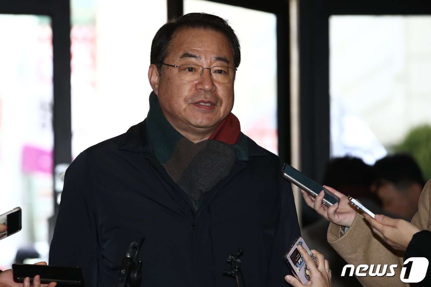 본문 이미지 - 정영환 국민의힘 공천관리위원장이 11일 오후 서울 여의도 당사로 들어서며 취재진의 질문에 답하고 있다. 2024.1.11/뉴스1 ⓒ News1 이광호 기자