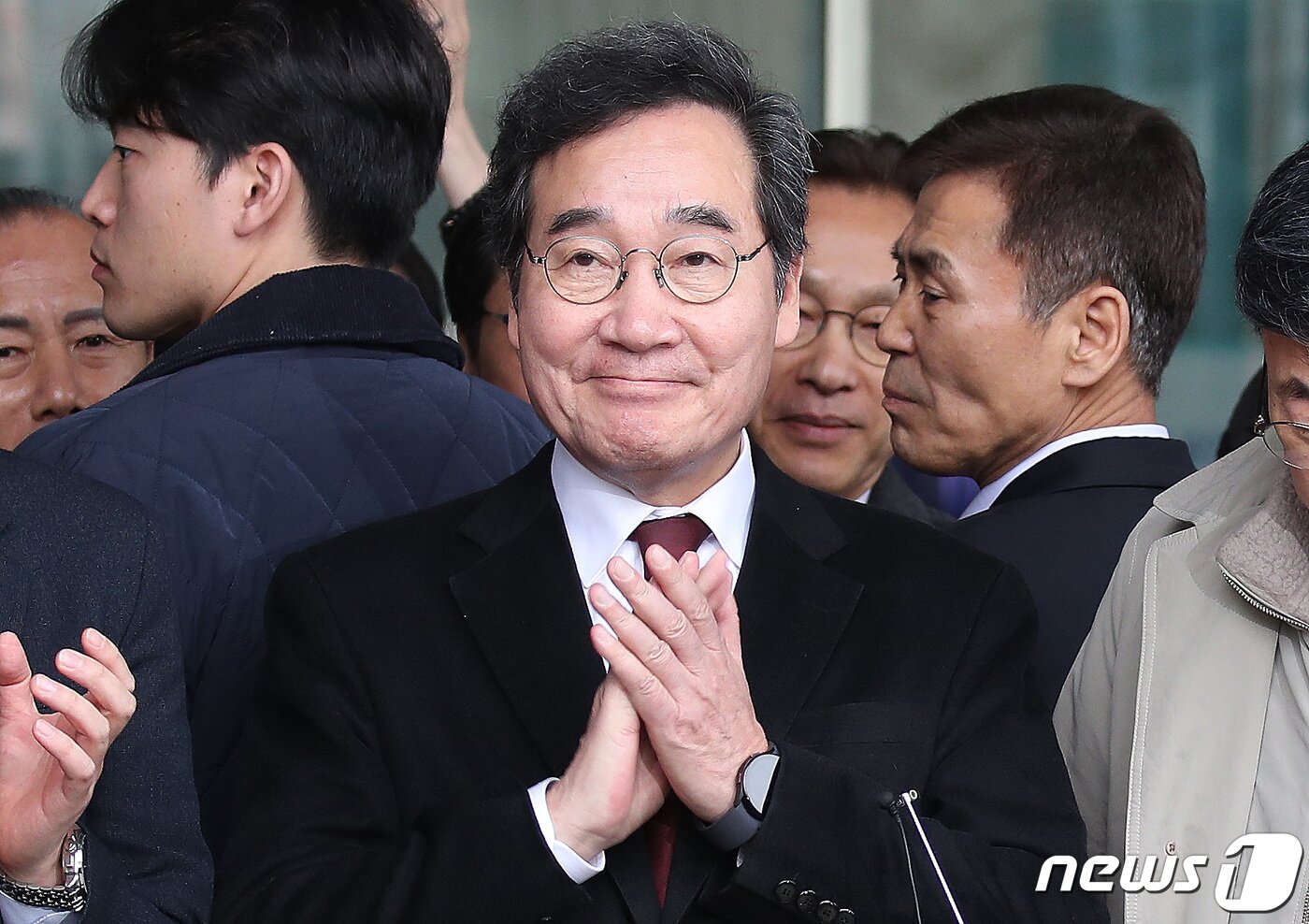 본문 이미지 - 이낙연 전 더불어민주당 대표가 11일 오후 서울 여의도 국회 소통관에서 더불어민주당 탈당 선언 및 신당 창당 계획을 발표 기자회견을 마치고 나서고 있다. 2024.1.11/뉴스1 ⓒ News1 임세영 기자