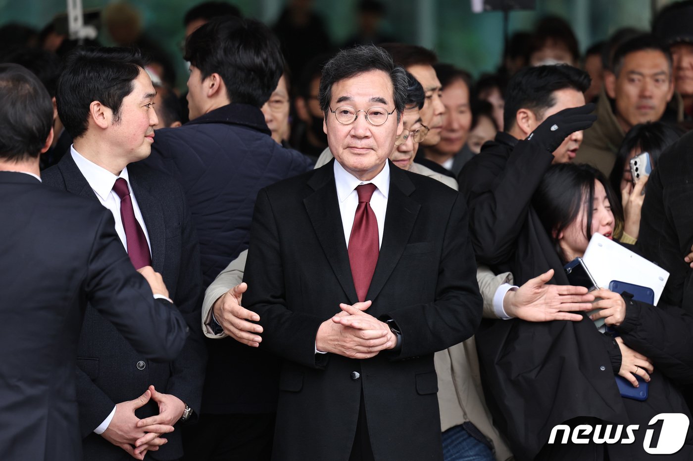 본문 이미지 - 이낙연 전 더불어민주당 대표가 11일 오후 서울 여의도 국회에서 민주당 탈당 및 신당 창당 선언을 마친 뒤 국회를 나서고 있다. 2024.1.11/뉴스1 ⓒ News1 구윤성 기자