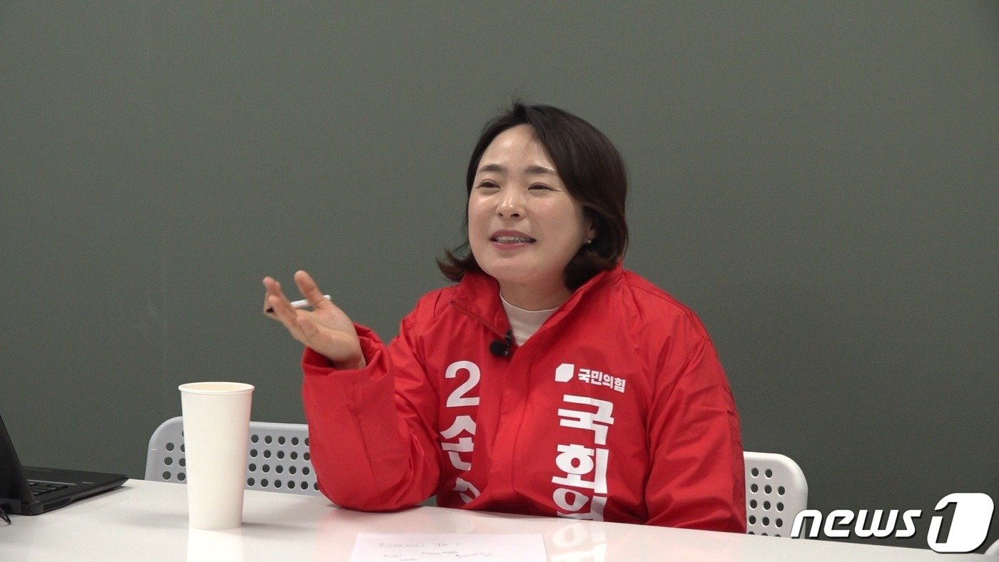 본문 이미지 - 손수조 국민의힘 동두천·연천 예비후보가 인터뷰 질문에 답하고 있다. 2024.1.8/뉴스1