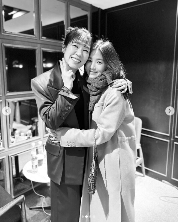 본문 이미지 - 송혜교, 염혜란/ 송혜교 인스타그램 캡처