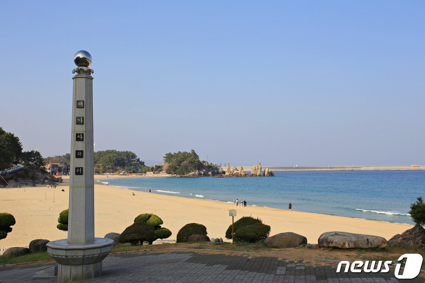 증산해변 인근에 위치한 해가사의터&#40;한국관광공사 제공&#41;