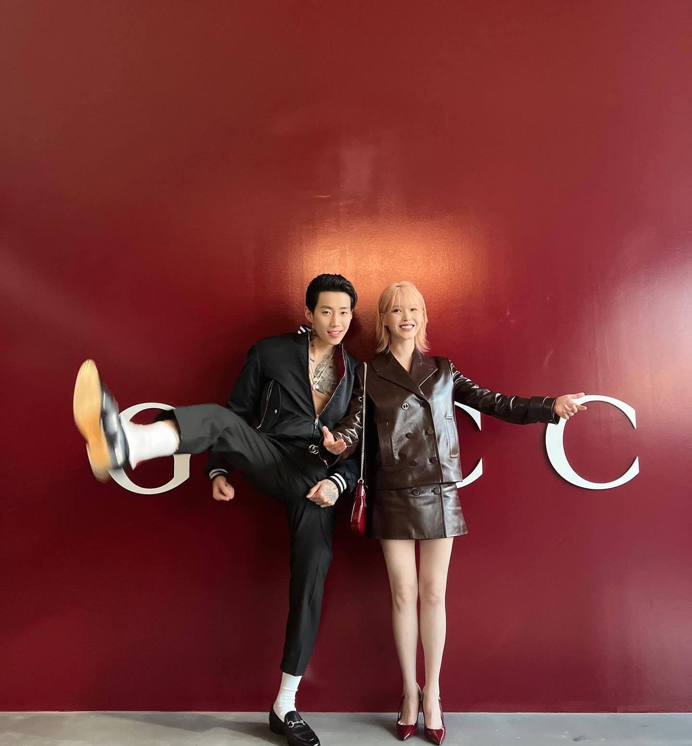 본문 이미지 - 박재범(왼쪽)과 아이유(아이유 SNS)