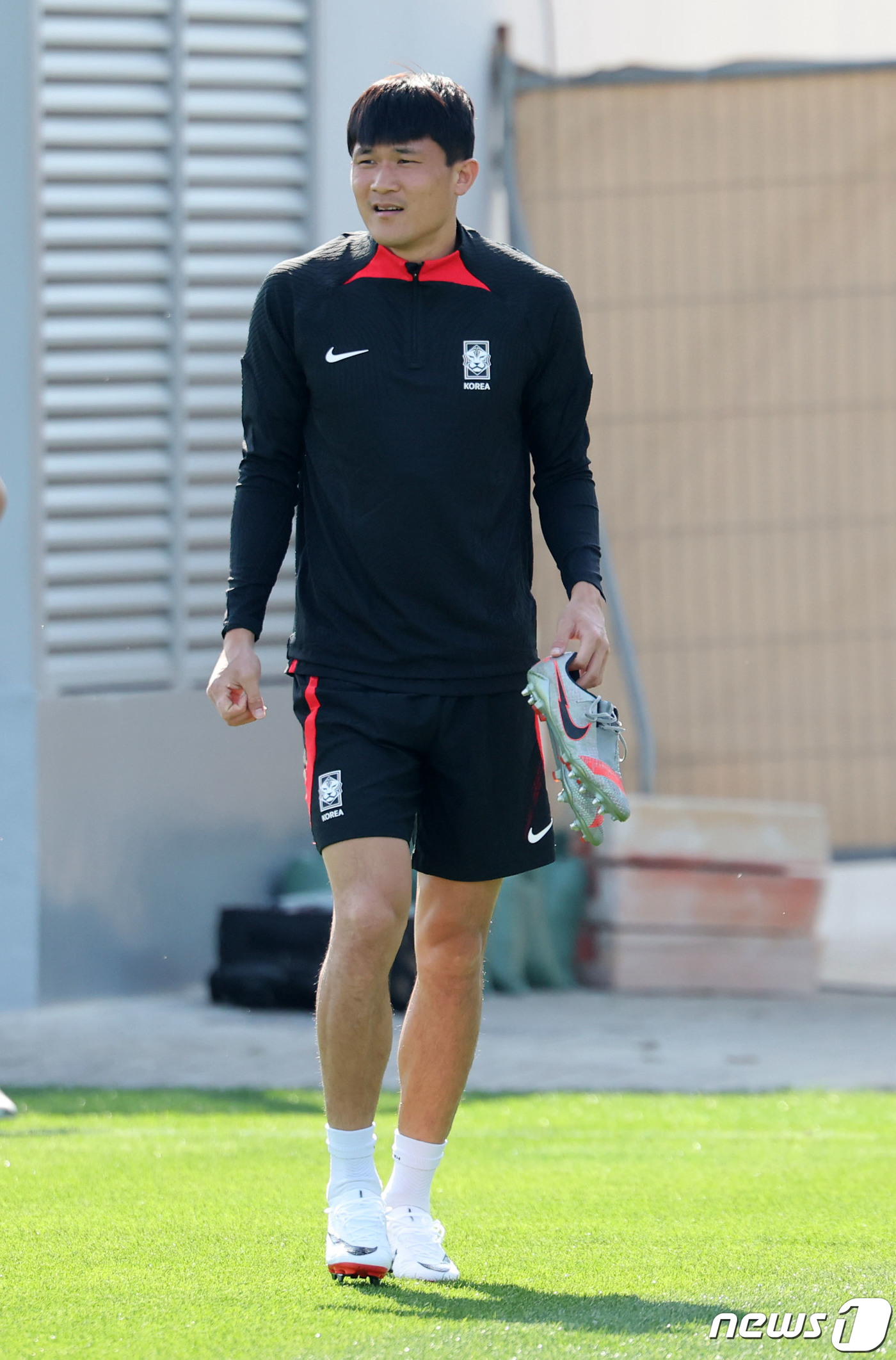 (도하(카타르)=뉴스1) 김성진 기자 = 2023 아시아축구연맹(AFC) 카타르 아시안컵에 출전하는 대한민국 축구 대표팀 김민재가 13일(현지시간) 카타르 도하 알 에글라 트레이닝 …