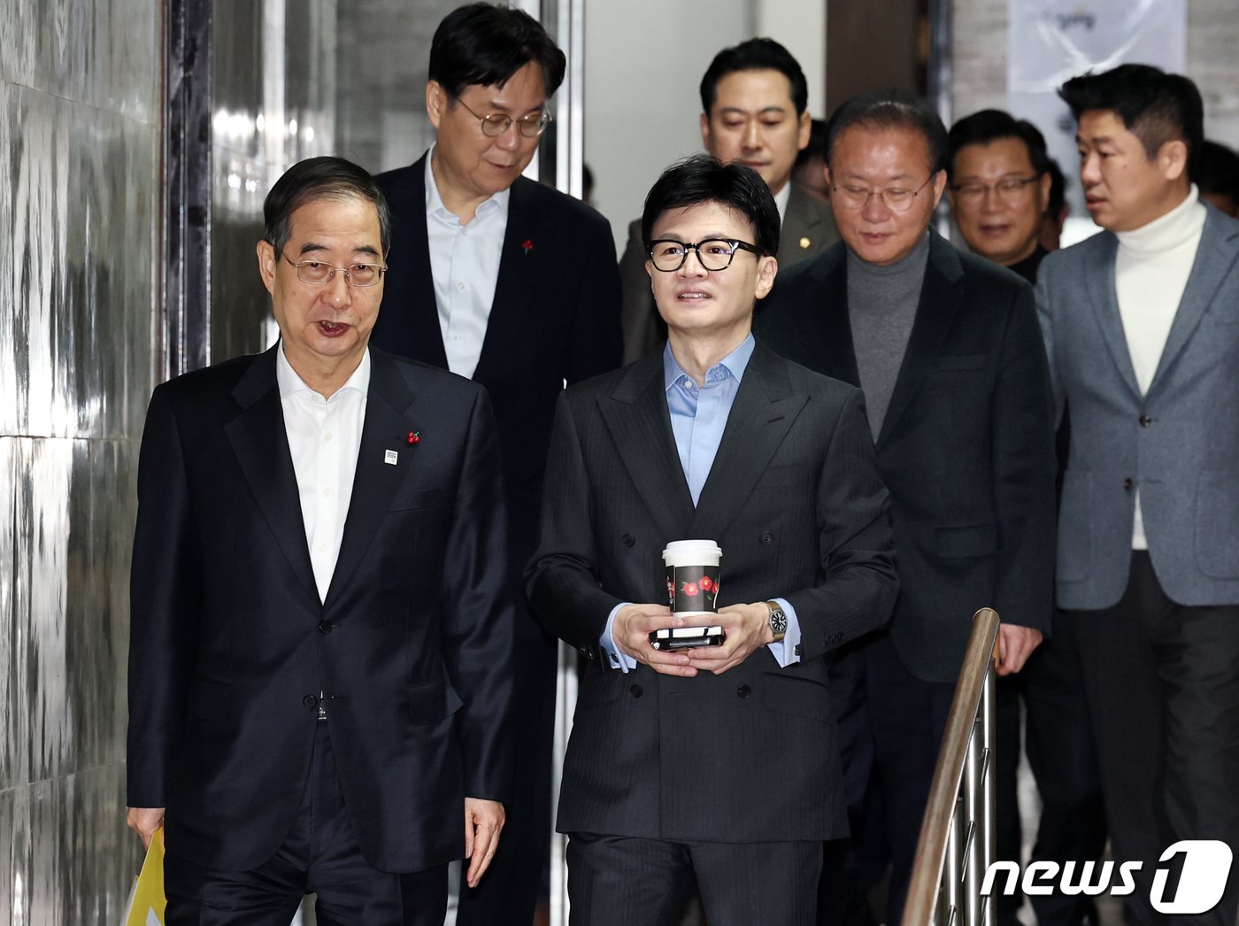 본문 이미지 - 한덕수 국무총리와 한동훈 국민의힘 비상대책위원장이 14일 오전 서울 여의도 국회에서 열린 제16차 고위당정협의회에 참석하고 있다. 2024.1.14/뉴스1 ⓒ News1 구윤성 기자