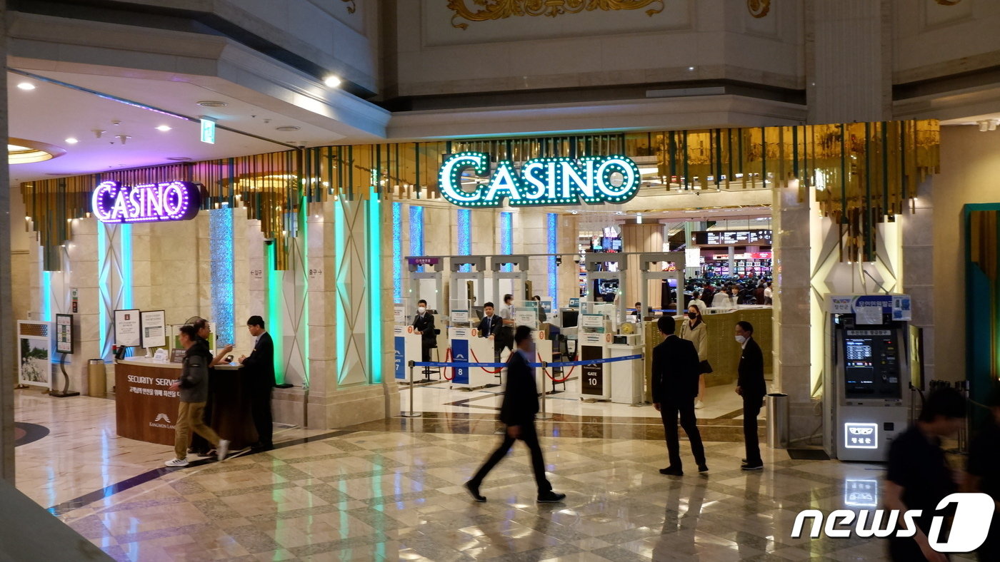 본문 이미지 - 강원랜드 카지노 입구ⓒ News1 윤슬빈 기자
