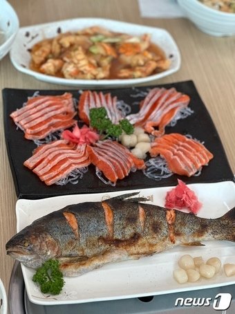 본문 이미지 -  평창 송어 축제에서 맛볼 수 있는 먹거리ⓒ News1 