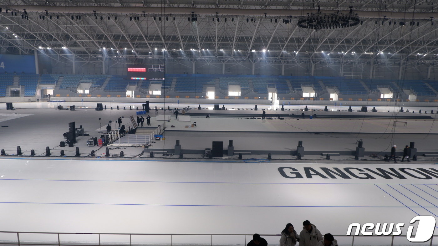 본문 이미지 - 19일 개막식이 열리는 강릉 스피드 스케이팅 경기장ⓒ News1 윤슬빈 기자