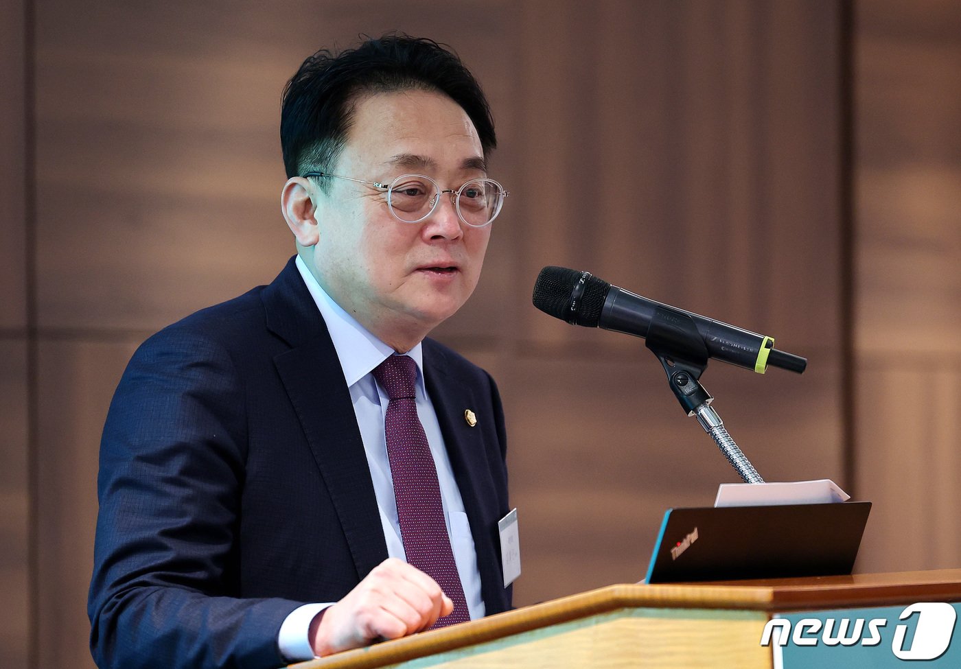 본문 이미지 - 김희곤 국민의힘 의원이 17일 서울 소공동 롯데호텔에서 열린 제5회 뉴스1 블록체인 리더스클럽에서 축사를 하고 있다. 2024.1.17/뉴스1 ⓒ News1 박지혜 기자