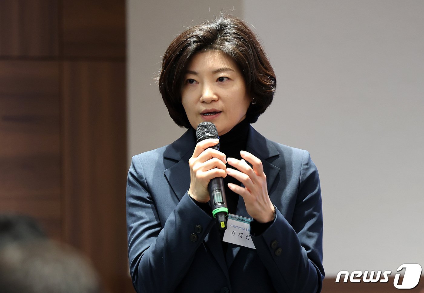 본문 이미지 - 김재진 디지털자산 거래소협의체(DAXA) 부회장이 17일 서울 소공동 롯데호텔에서 열린 제5회 뉴스1 블록체인 리더스클럽에서 자유발표를 하고 있다. 2024.1.17/뉴스1 ⓒ News1 박지혜 기자