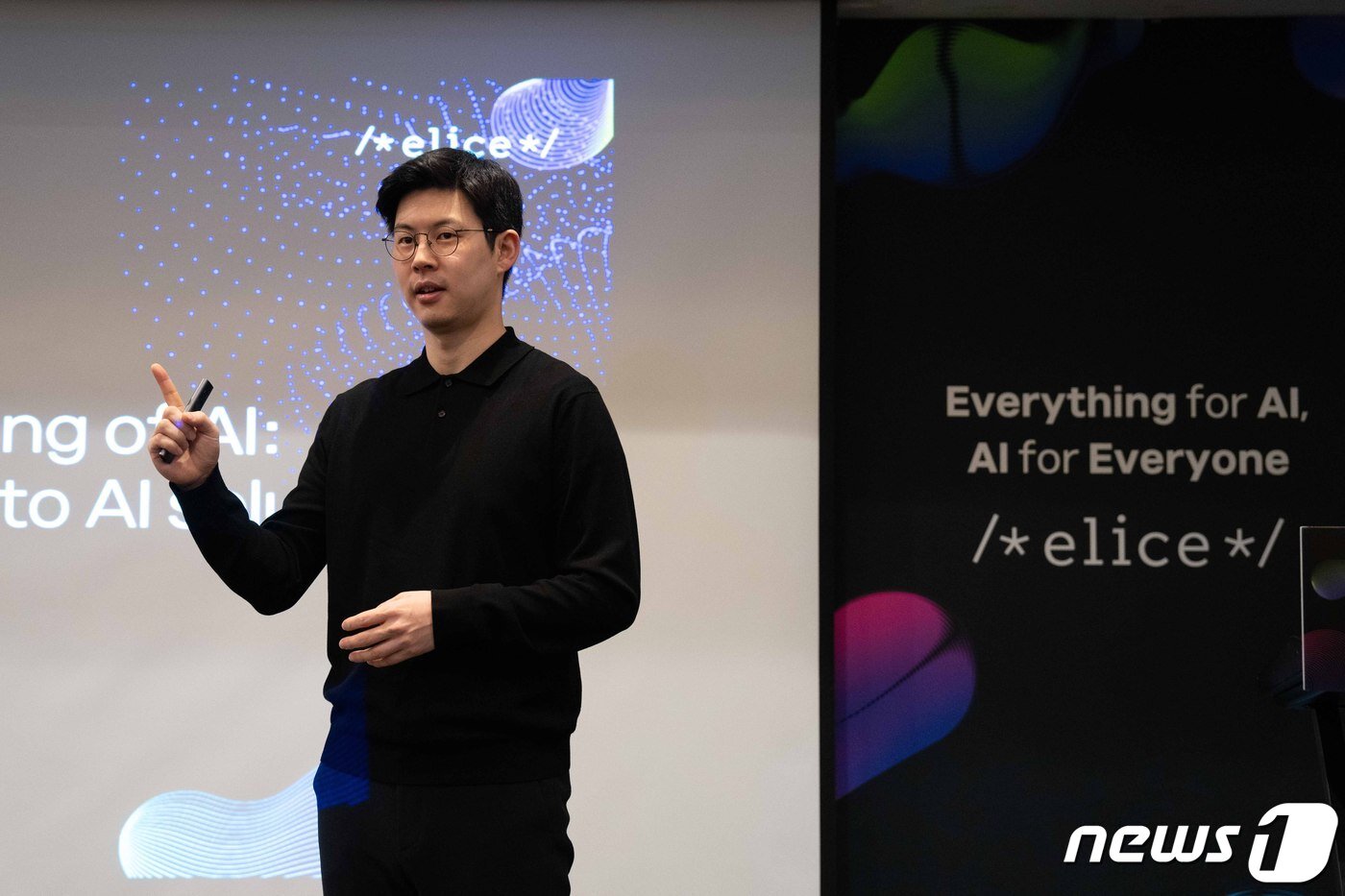 본문 이미지 - 김재원 엘리스그룹 대표가 17일 기자간담회에서 발표를 하고 있다.(엘리스그룹 제공)