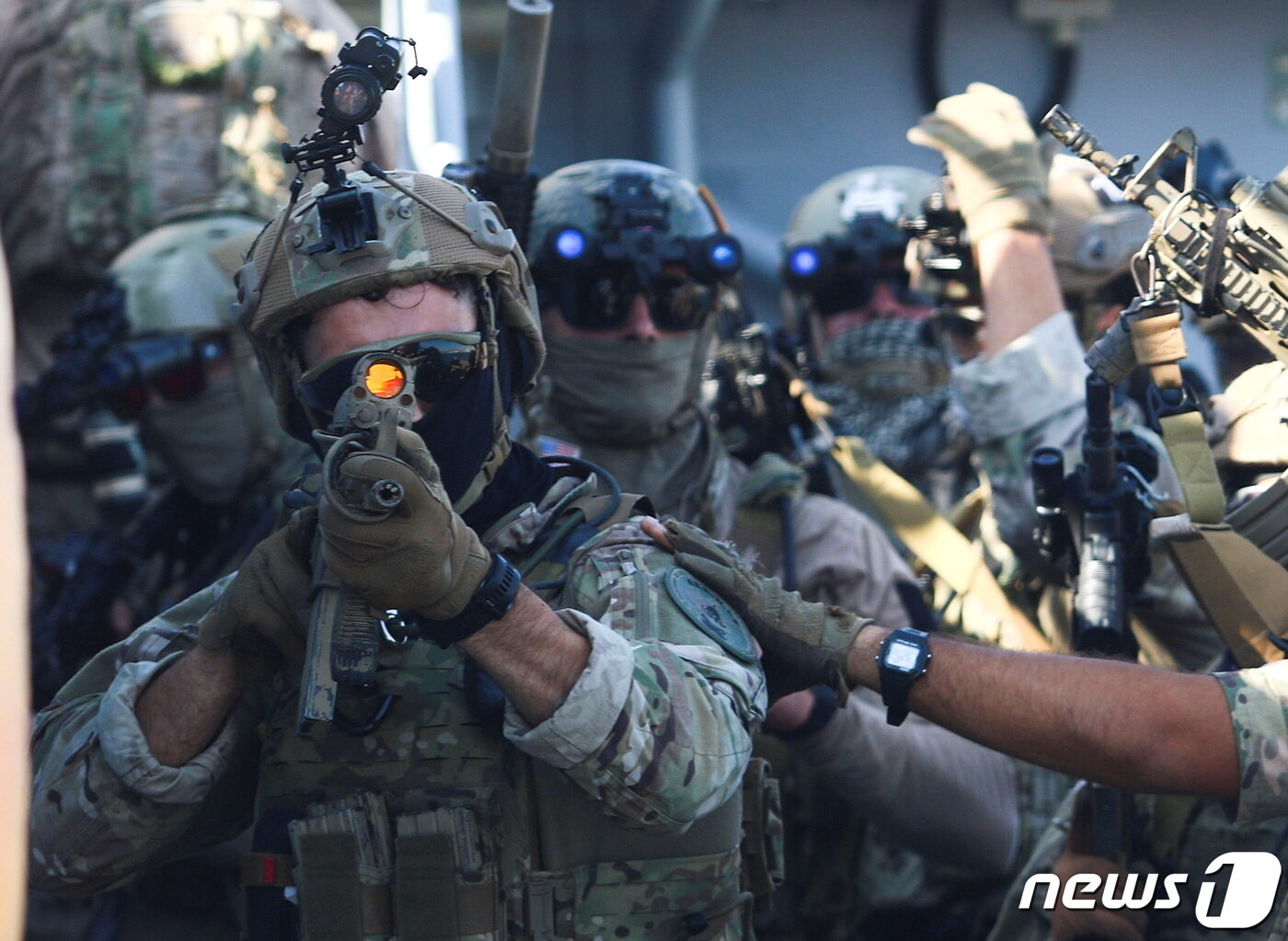 본문 이미지 - Navy SEALs (사진은 기사 내용과 무관함)  ⓒ 로이터=뉴스1 
