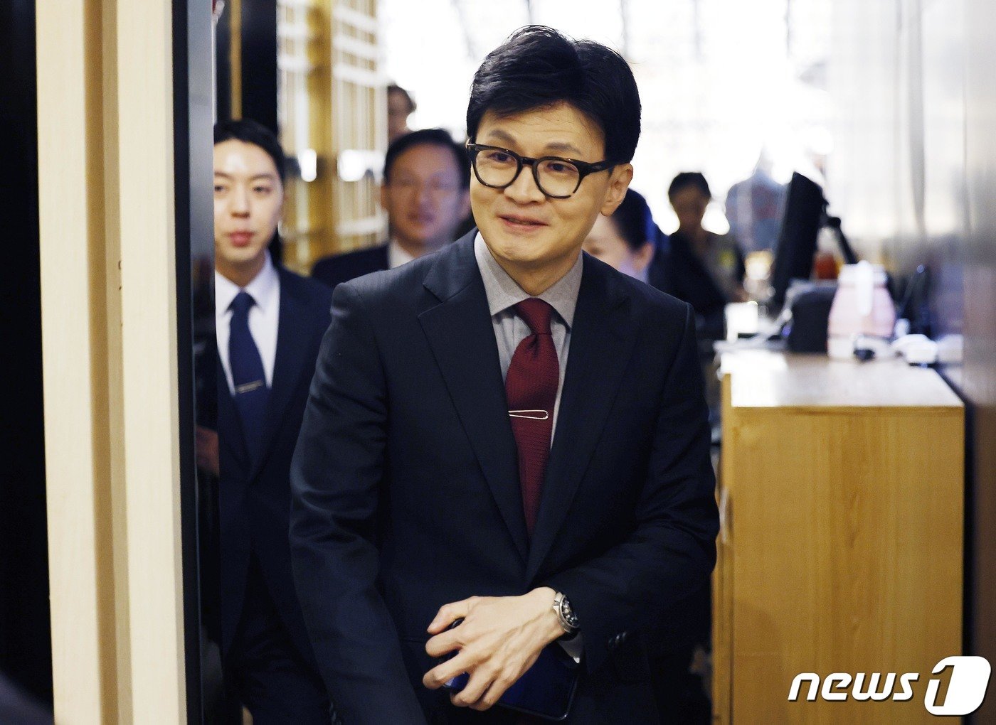 본문 이미지 - 한동훈 국민의힘 비상대책위원장이 17일 오전 서울 영등포구 콘래드서울 호텔의 한 식당에서 열린 4·5선 중진 의원 오찬 간담회에 참석하고 있다. (공동취재) 2024.1.17/뉴스1 ⓒ News1 안은나 기자