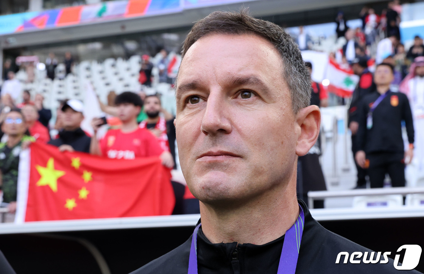 (도하(카타르)=뉴스1) 김성진 기자 = 중국 축구대표팀 알렉산다르 얀코비치 감독이 17일(현지시간) 카타르 도하 알투마마 스타디움에서 열린 2023 아시아축구연맹(AFC) 카타르 …