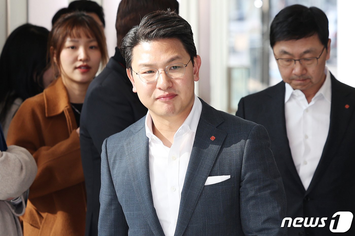 본문 이미지 - 이원직 롯데바이오로직스 대표가 18일 오후 서울 송파구 롯데월드타워에서 열린 ' 2024 상반기 롯데 VCM(Value Creation Meeting, 사장단회의)에 참석하고 있다. 2024.1.18/뉴스1 ⓒ News1 민경석 기자