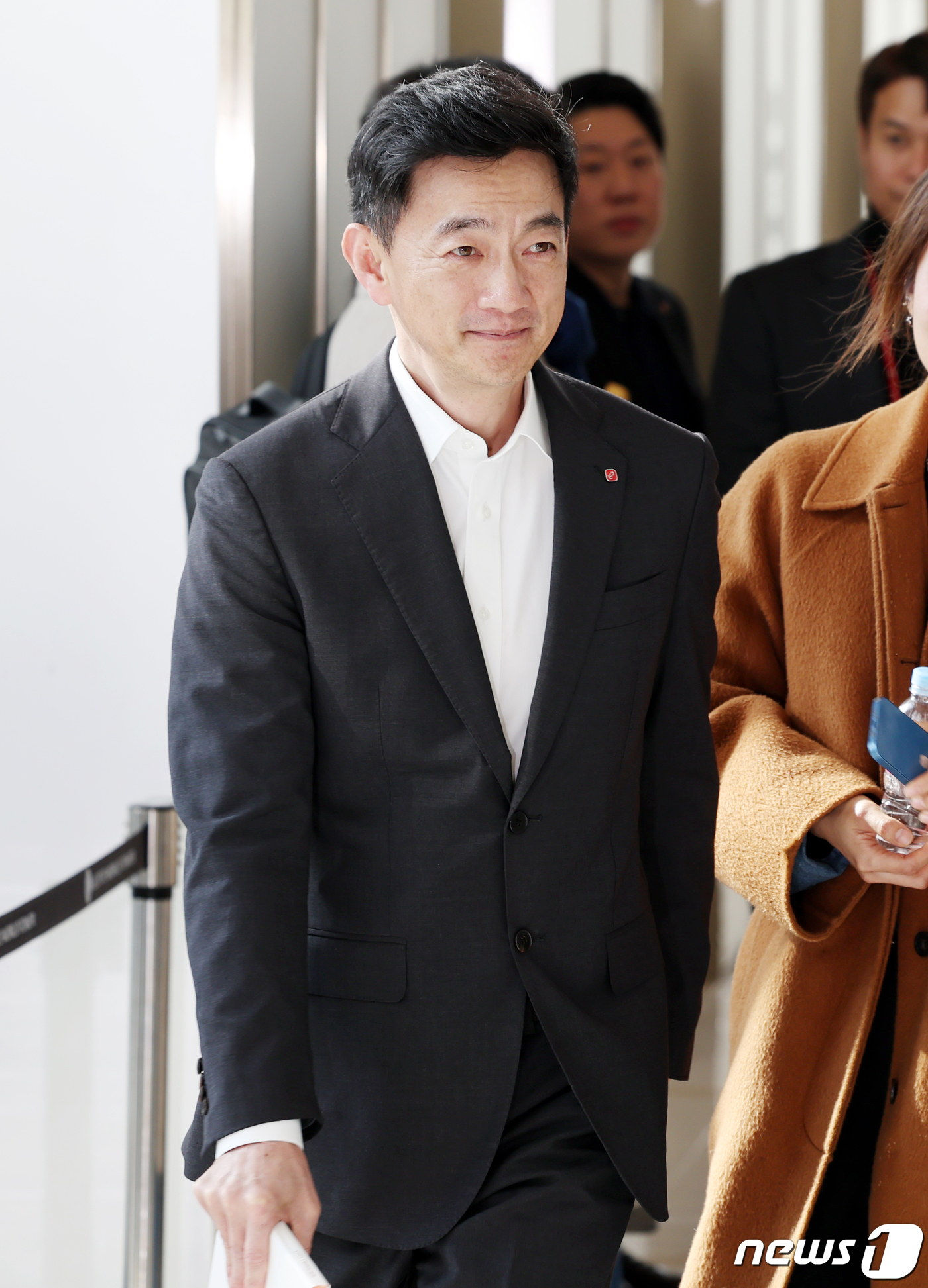 (서울=뉴스1) 민경석 기자 = 안세진 롯데미래전략연구소 대표이사 소장이 18일 오후 서울 송파구 롯데월드타워에서 열린 ' 2024 상반기 롯데 VCM(Value Creation …