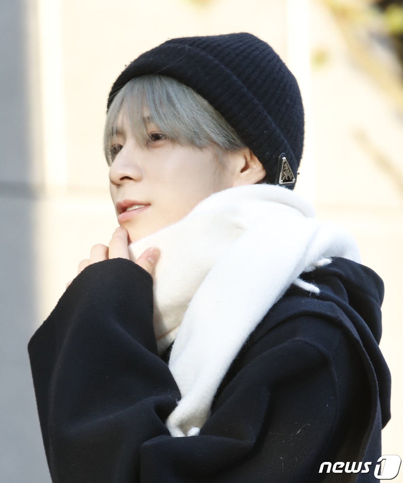 본문 이미지 - 가수 JD1(정동원)이 19일 오전 서울 영등포구 KBS 신관 공개홀에서 열린 음악방송 '뮤직뱅크'(뮤뱅) 출근길에서 매력을 발산하고 있다. ⓒ News1 권현진 기자