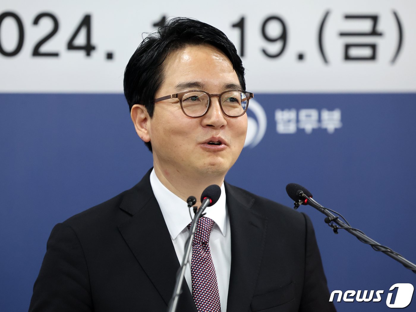 본문 이미지 - 심우정 신임 법무부 차관이 19일 오전 경기 과천시 정부과천청사 법무부에서 열린 취임식에서 취임사를 하고 있다. 2024.1.19/뉴스1 ⓒ News1 황기선 기자